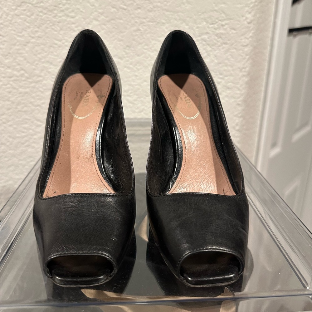 Prada pumps size 35